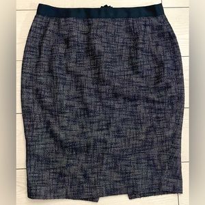 Elie Tahari womens pencil navy blue and black skirt size 4 no tags with back zip